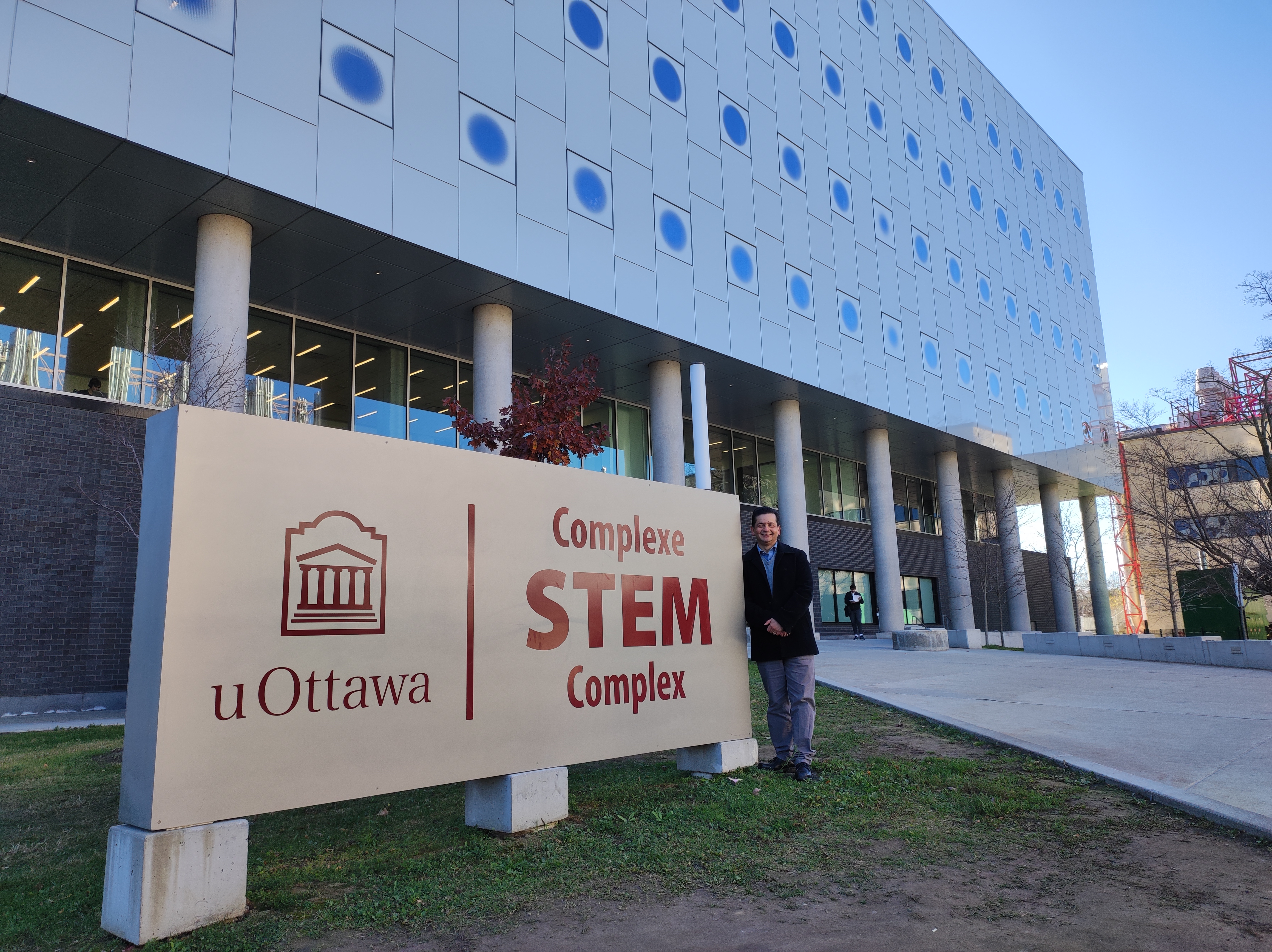 R MG Marcelo González en el STEM complex U Of Ottawa